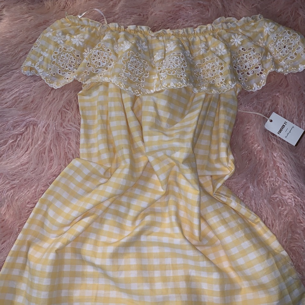 off the shoulder dress💕😫 it’s plaid😍